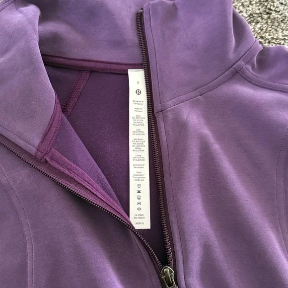 NWT Lululemon Brushed Softstreme Funnel-Neck Zip Up
Dramatic Magenta Size 6 - Picture 6 of 10